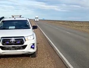 Vialidad Provincial refuerza tareas preventivas con riego de líquido antihielo en rutas nacionales