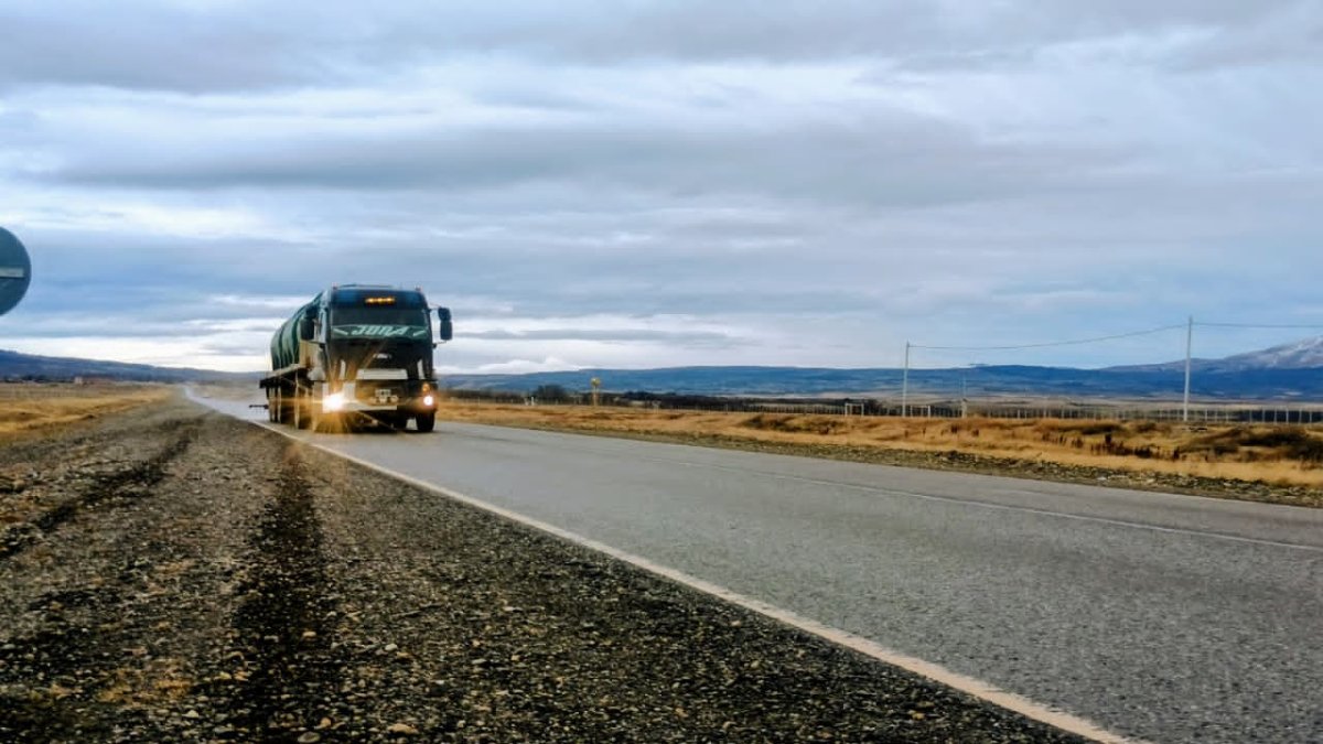 Vialidad Provincial refuerza tareas preventivas con riego de líquido antihielo en rutas nacionales