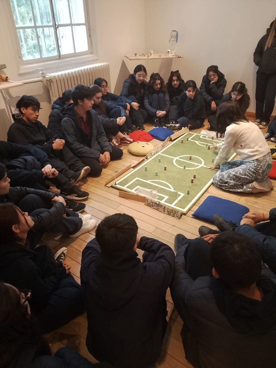 Estudiantes del IMA visitaron la muestra interactiva “Juegos & Juguetes” en el MAEM