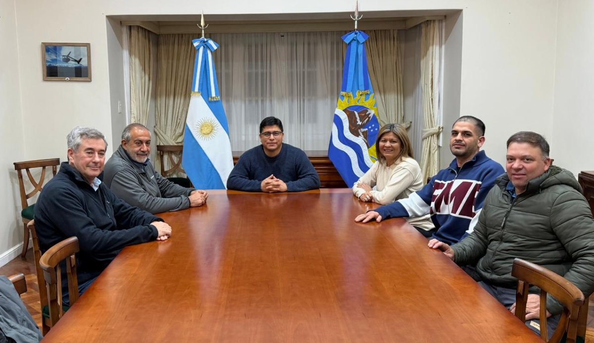 Reunión en la Residencia Oficial con representantes de trabajadores santacruceños.