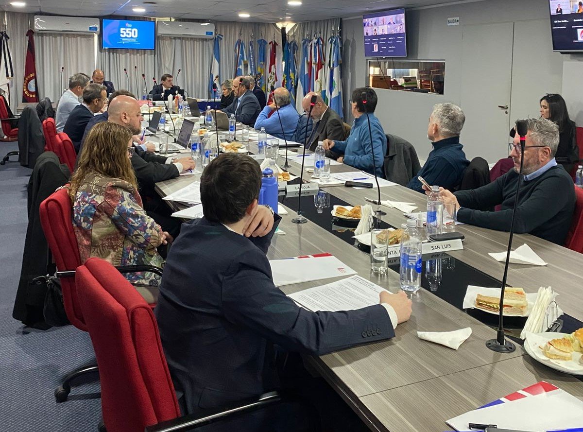 Con la presencia de Santa Cruz, la CFI analizó la agenda económica junto a las provincias