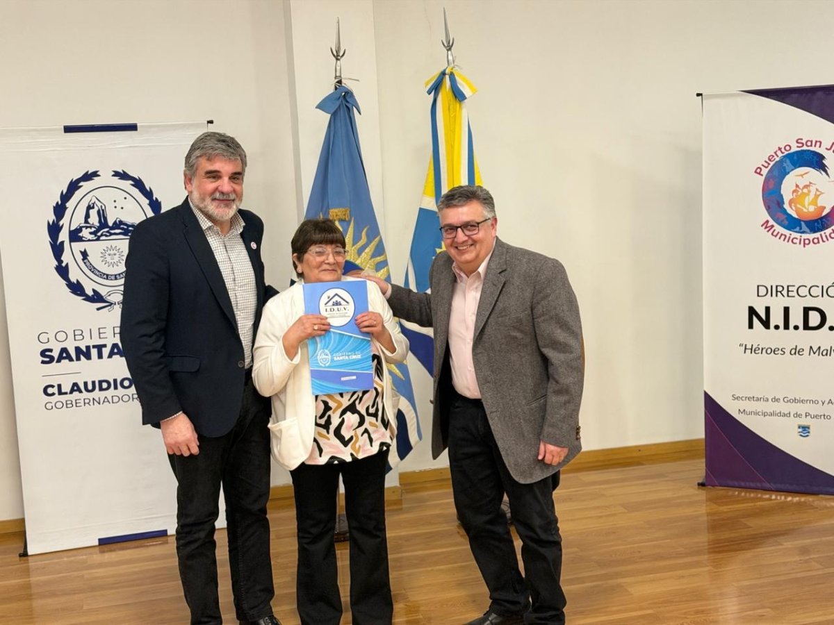 El intendente Gardonio y el presidente de IDUV participaron de la ceremonia.