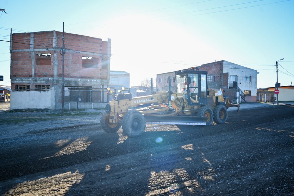 El Gobierno Provincial puso en marcha un operativo de mejoramiento de calles en barrios de R&iacute;o Gallegos