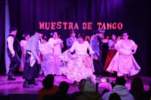 La Escuela Provincial de Danzas compartió dos muestras artísticas con gran acompañamiento familiar