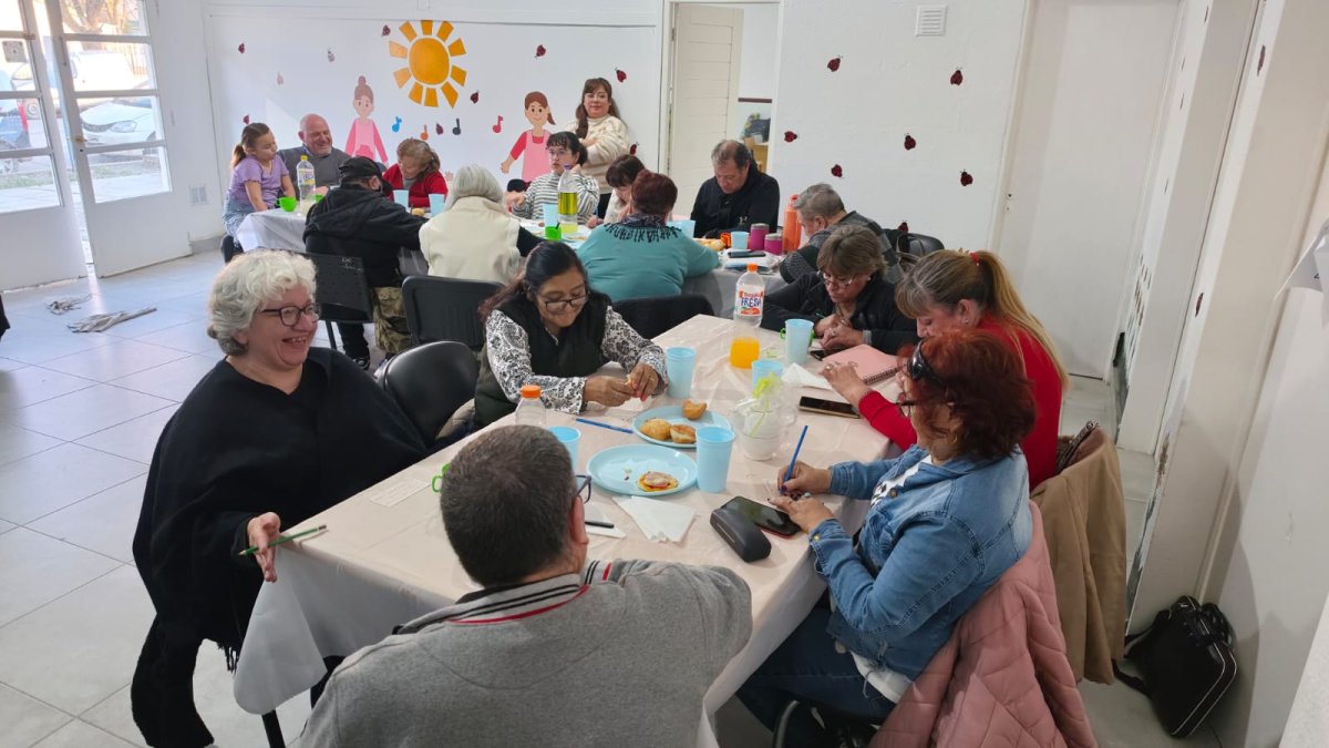 Jornada de recreación y entrega de pensiones para adultos mayores