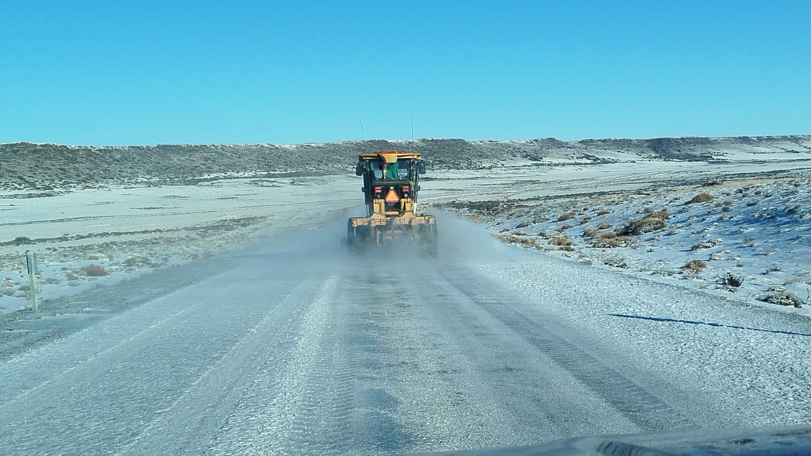 Vialidad Provincial realizó tareas de despeje de nieve sobre la Ruta Nacional N°40