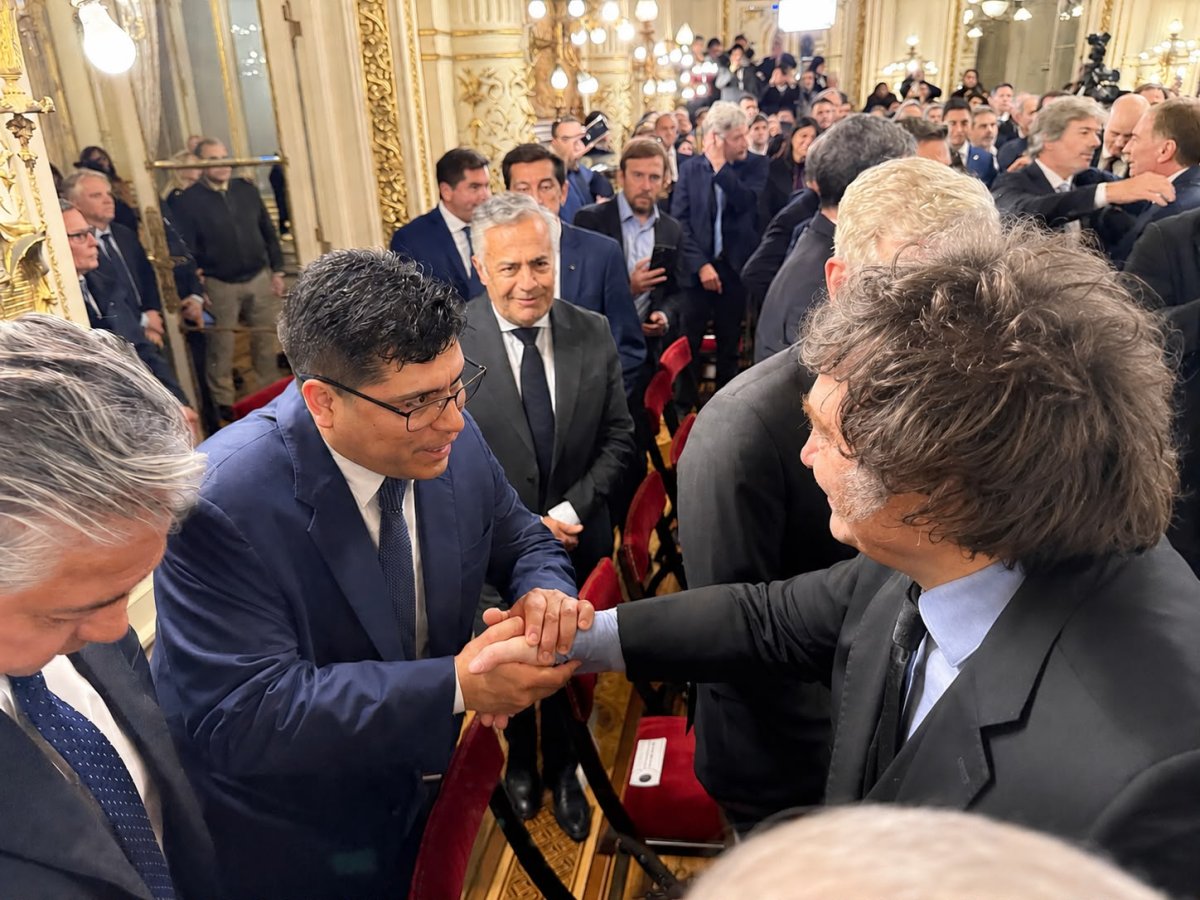 El mandatario provincial saludó al presidente Milei.