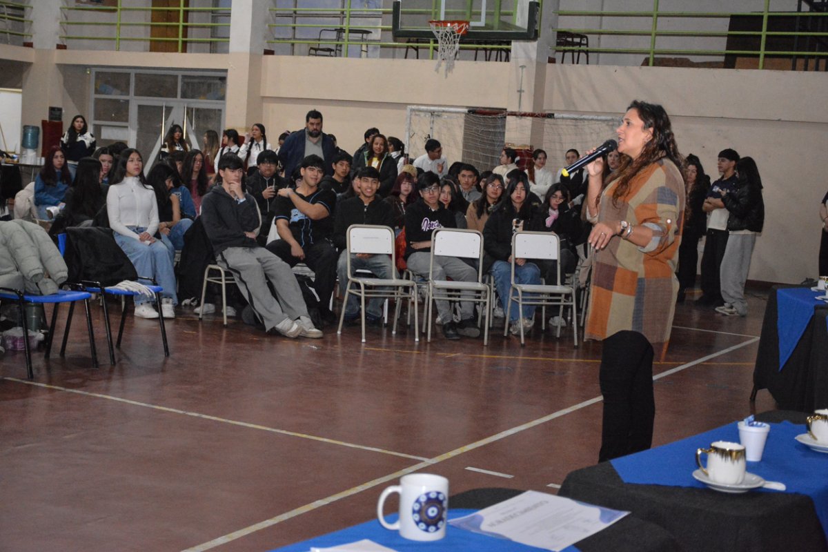 La iniciativa fomenta el aprendizaje asociativo para estudiantes secundarios.
