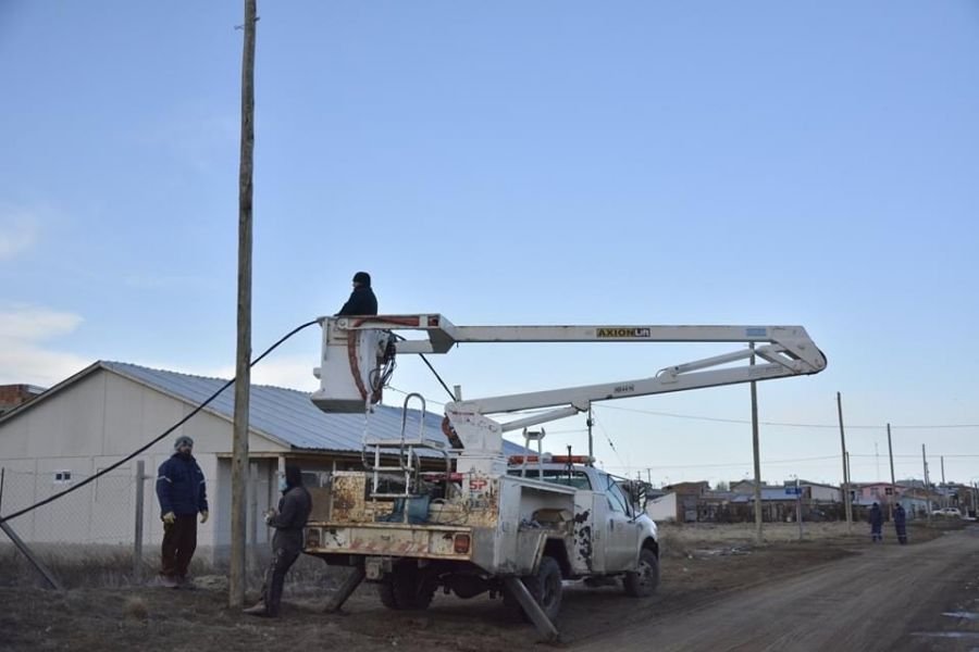 #PlanPatria: Avanzan en la instalación de líneas de baja tensión en barrios de Río Gallegos
