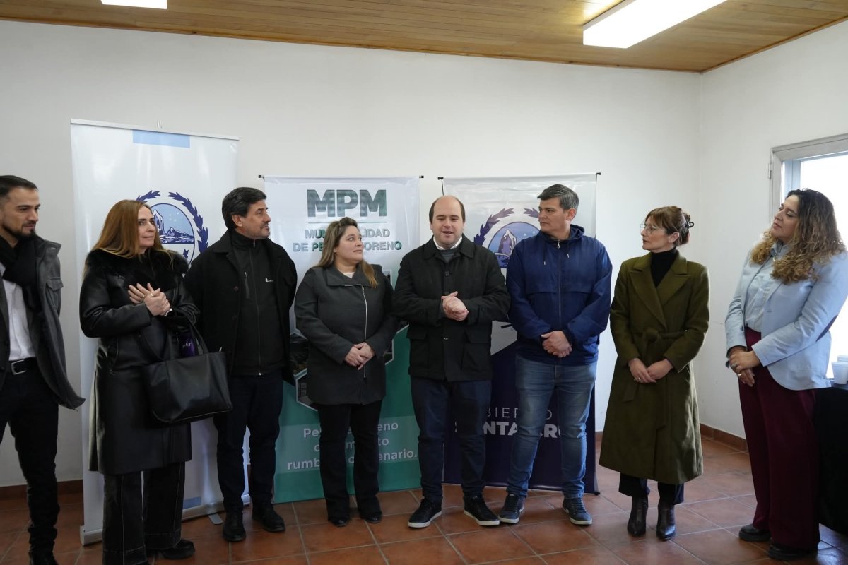 Autoridades provinciales y municipales recibieron el primer vuelo comercial.
