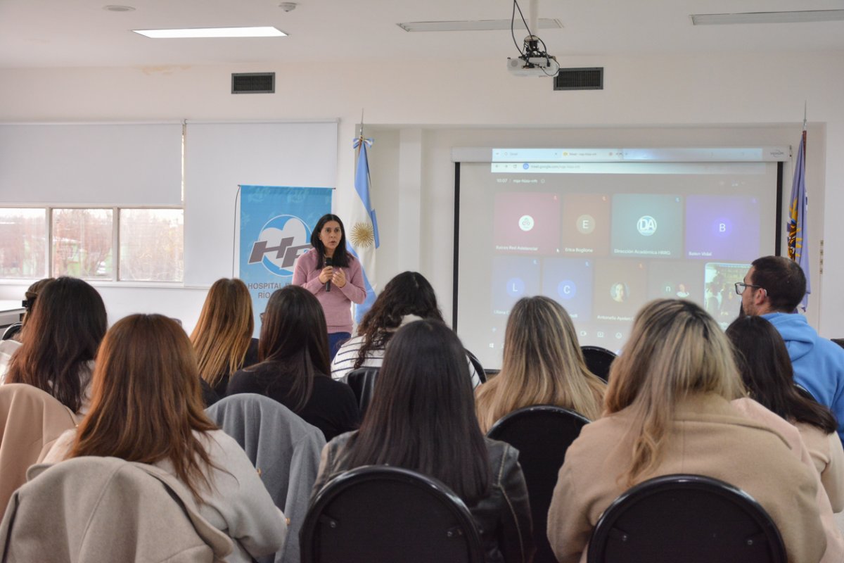 Los equipos de salud se capacitan, para actualizar y fortalecer los conocimientos vinculados a las transformaciones jurídicas y digitales.