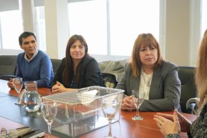 Producción entregó equipamiento científico para la Escuela de Biología Marina de Caleta Olivia