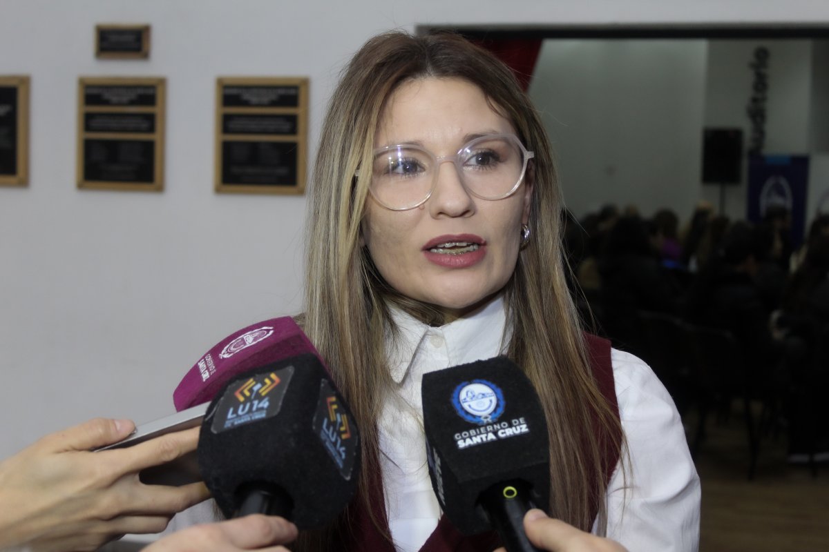 Lorena Diaz Cano, subsecretaria de la Función Pública de formación sobre las instancias de capacitación provincial.