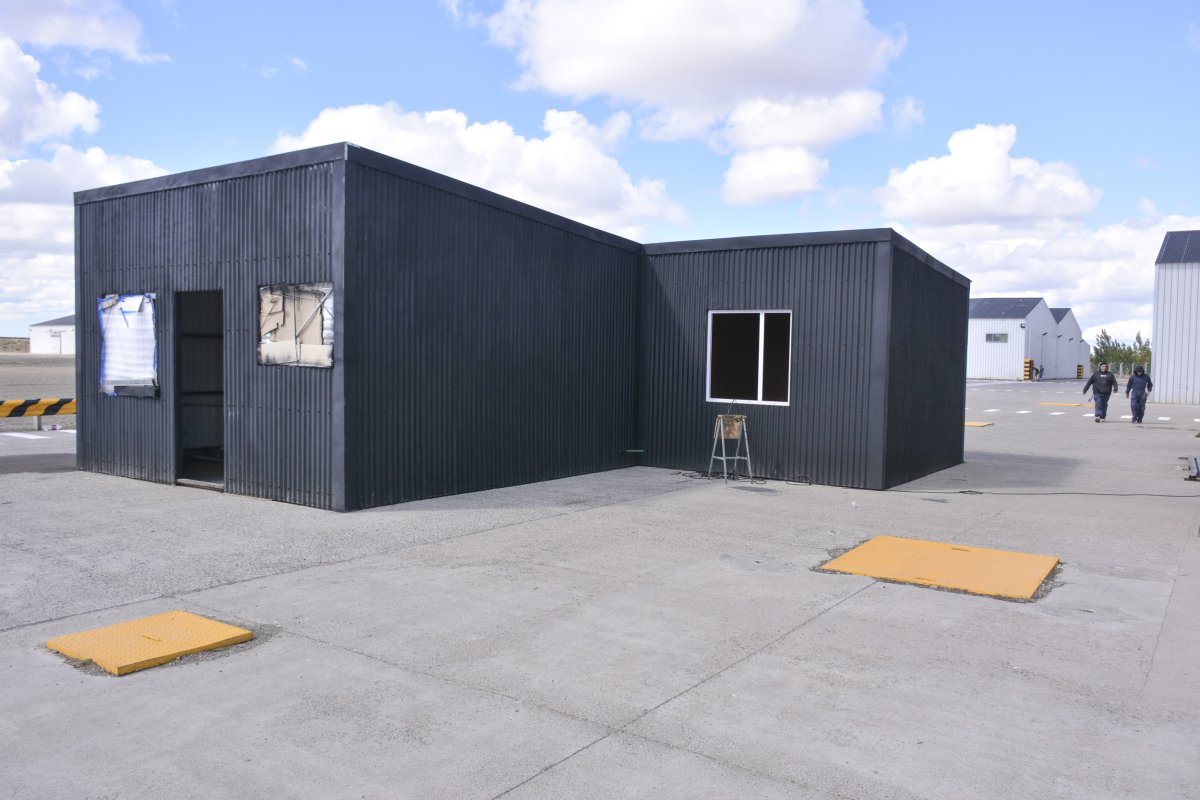 La empresa construye una vivienda modelo instalada en el predio de la empresa, que puede ser visitada por los interesados.