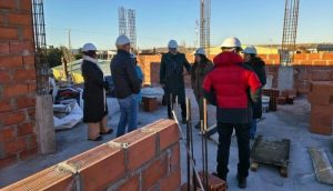 Plan de infraestructura en Santa Cruz: IDUV prioriza servicios básicos, viviendas y gimnasios locales