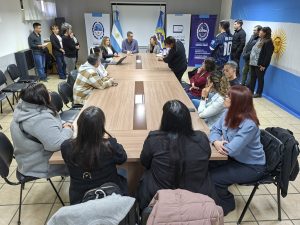El Gobierno de Santa Cruz entregó certificaciones de la capacitación en Lengua de Señas a los agentes de la administración pública