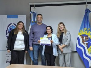 El Gobierno de Santa Cruz entregó certificaciones de la capacitación en Lengua de Señas a los agentes de la administración pública
