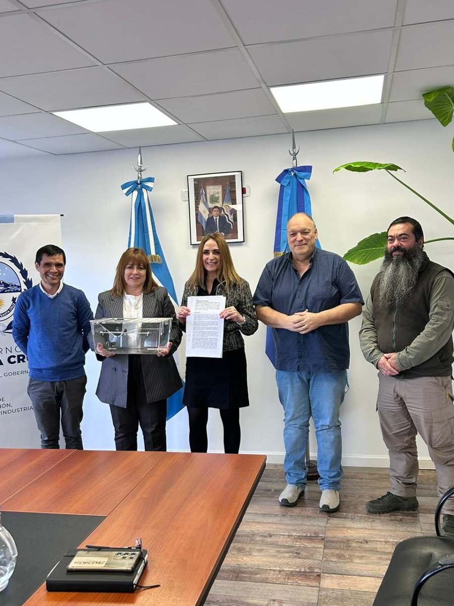 Articulan acciones estratégicas para fortalecer la educación en la Escuela de Biología Marina de Caleta Olivia
