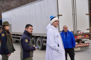 Matías Ola junto al equipo de trabajo en El Calafate.