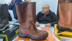 Servicios Públicos abrió los sobres de la licitación para la compra de calzado de seguridad destinado al personal de toda Santa Cruz