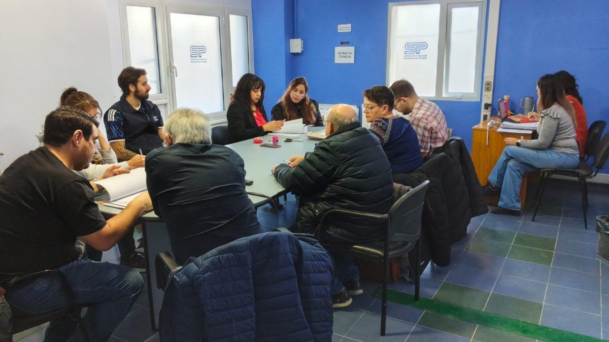 Servicios Públicos abrió los sobres de la licitación para la compra de calzado de seguridad destinado al personal de toda Santa Cruz