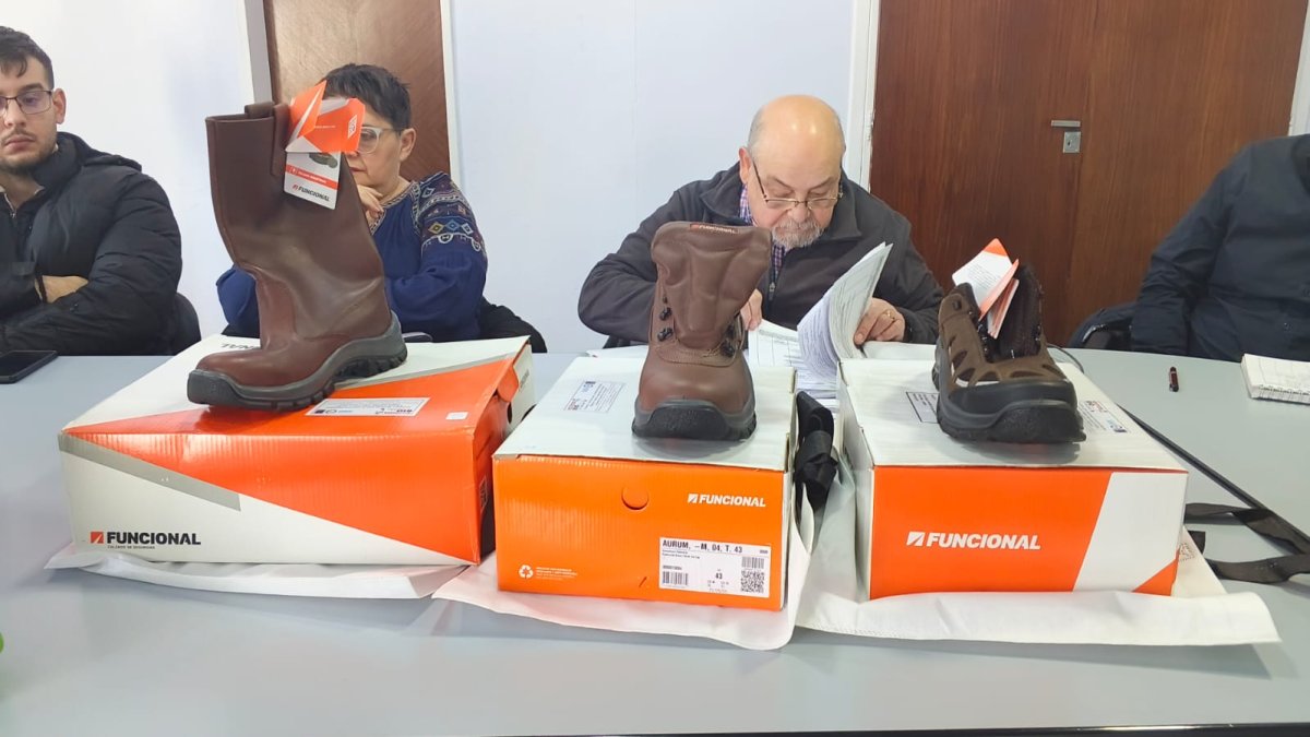 Servicios Públicos abrió los sobres de la licitación para la compra de calzado de seguridad destinado al personal de toda Santa Cruz