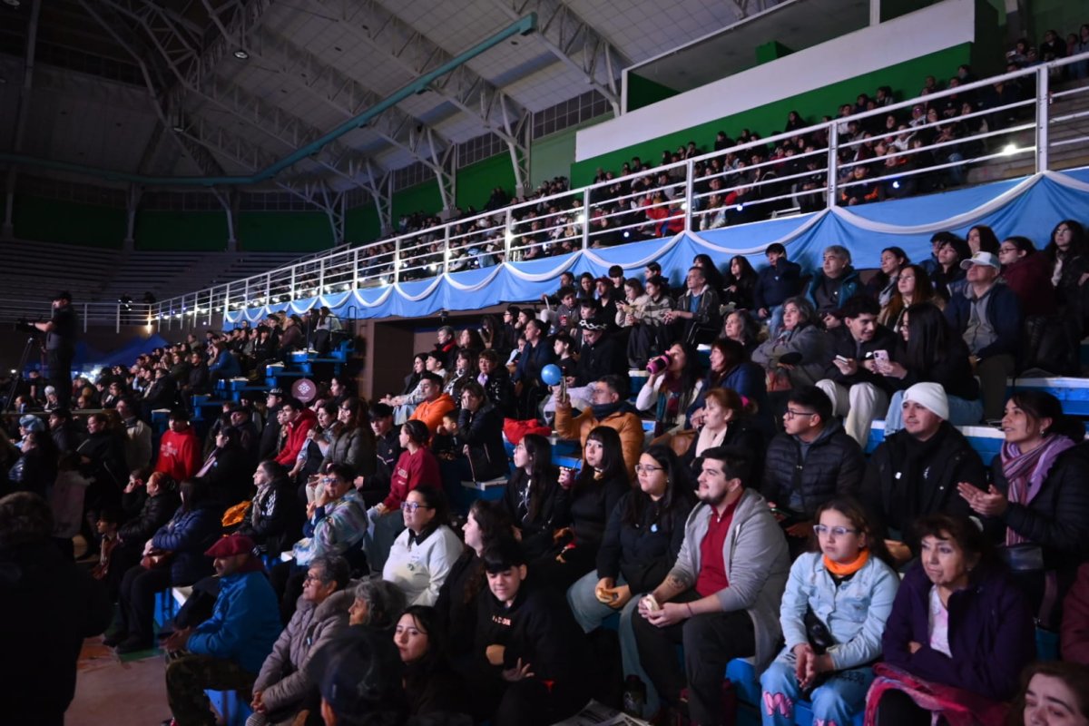 Santa Cruz celebra la Independencia con música, danza y tradición en la Velada “Sentir la Patria”