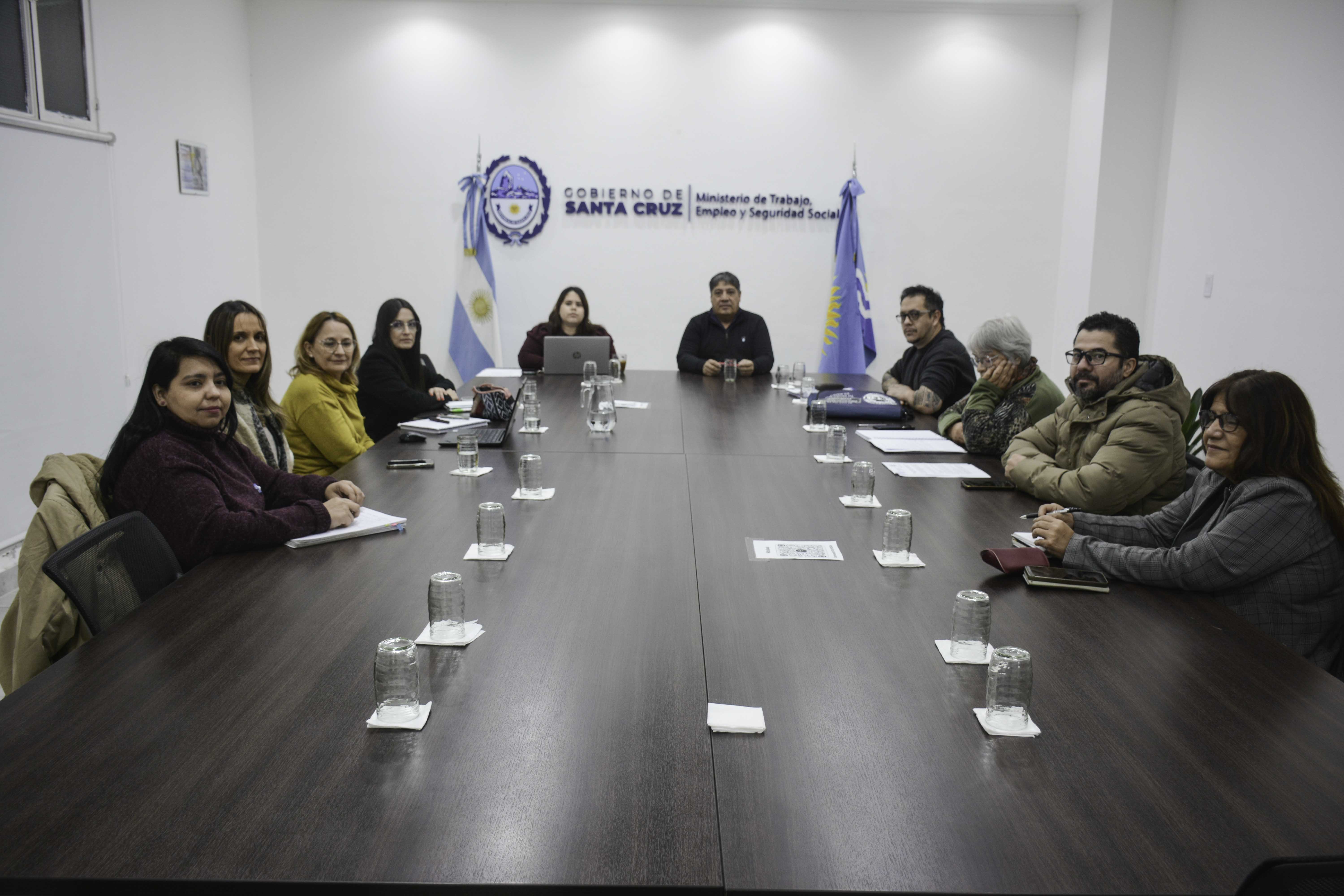 El Gobierno de Santa Cruz cerr&oacute; la paritaria docente con un acuerdo salarial del 17,8% acumulado