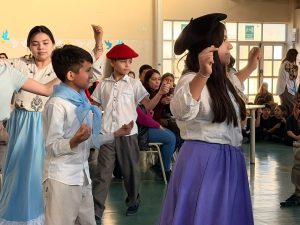 Las escuelas de El Calafate celebraron el Día de la Independencia con una jornada de encuentro y tradición