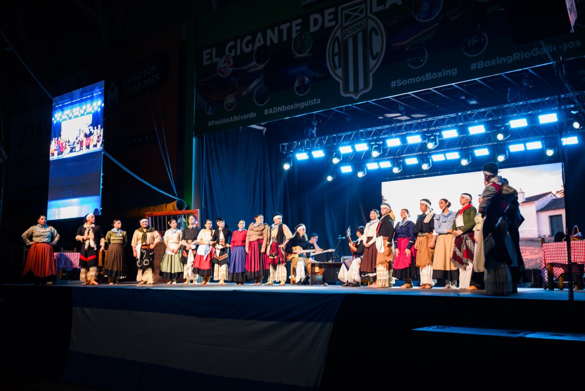 El escenario mayor se encendió con nuestros artístas.