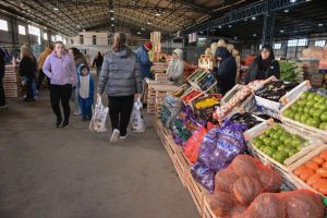 Los vecinos coparon el Mercado Concentrador Patagónico y celebraron los precios minoristas