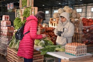 Los vecinos coparon el Mercado Concentrador Patagónico y celebraron los precios minoristas