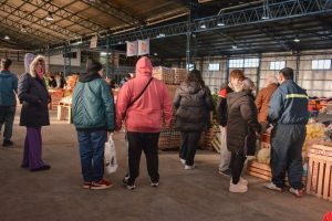 Los vecinos coparon el Mercado Concentrador Patagónico y celebraron los precios minoristas