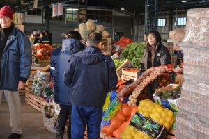 Los vecinos coparon el Mercado Concentrador Patagónico y celebraron los precios minoristas