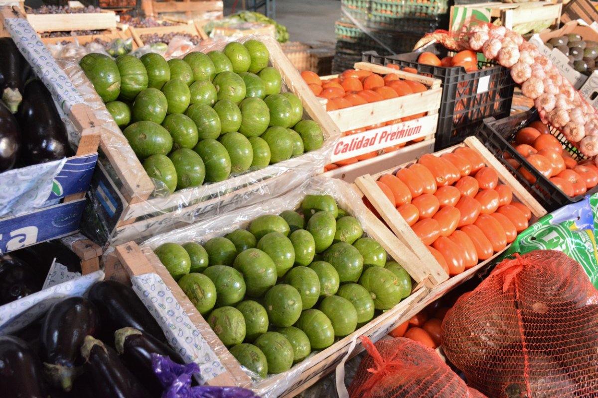 Los vecinos coparon el Mercado Concentrador Patagónico y celebraron los precios minoristas