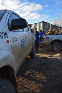 Más familias de Puerto Deseado recibieron leña para afrontar el invierno con el acompañamiento del Estado