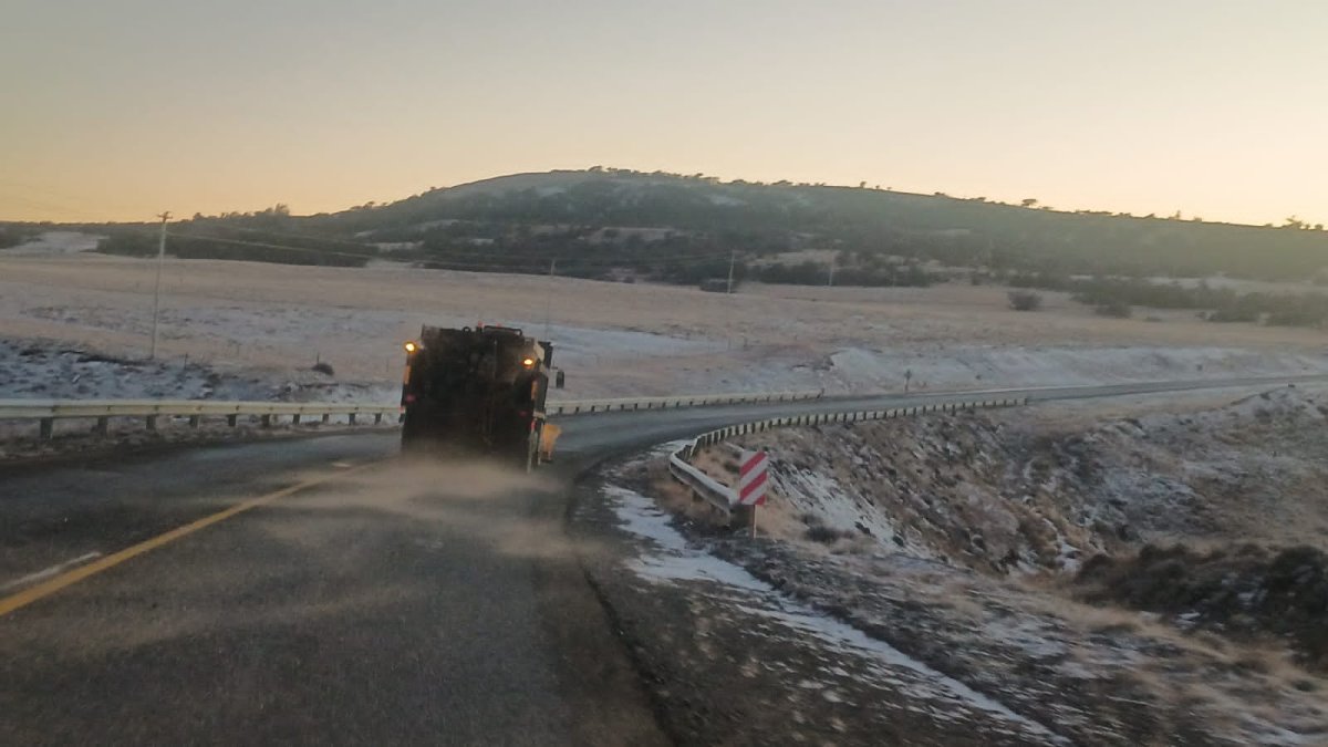 Vialidad Provincial continúa con tareas de distribución de sal en la Cuenca Carbonífera