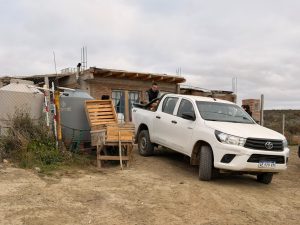 El Gobierno Provincial continúa con el reparto de leña en Caleta Olivia 