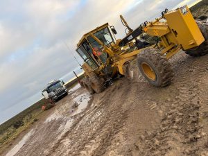 Distrito Vial Puerto Deseado asistió a un camión encajado 