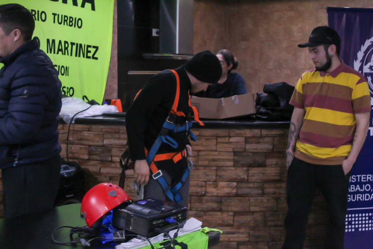 El Ministerio de Trabajo capacitó a trabajadores de la UOCRA en prevención y seguridad para tareas en altura