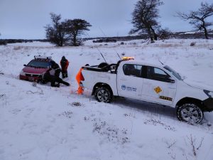 Vialidad Provincial asistió a una familia tras un despiste sobre la Ruta Nacional Nº 40