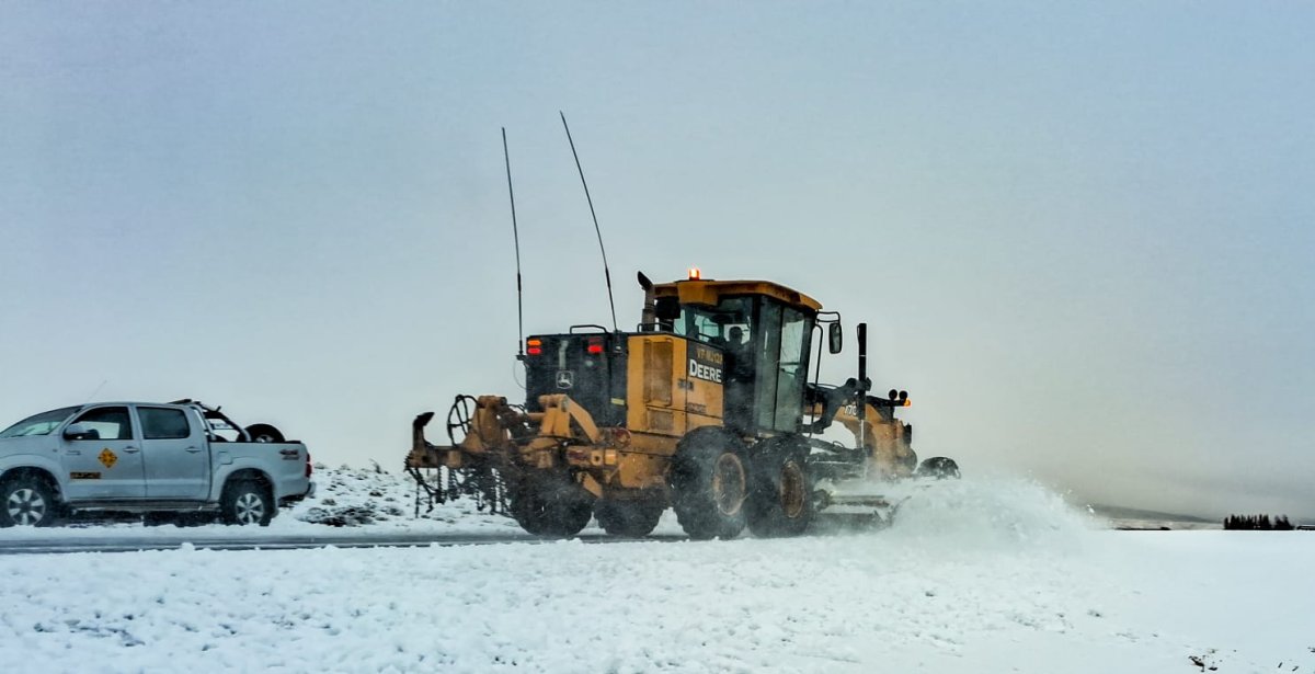 Vialidad Provincial intensifica el despeje de nieve sobre distintos tramos de la Ruta Nacional Nº 40