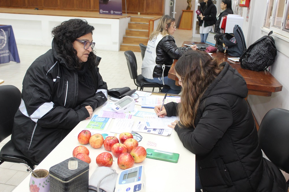 El Ministerio de Salud coordinó una jornada de vacunación y testeos preventivos en Vialidad Provincial