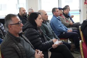 Comenzó en Puerto Santa Cruz la charla informativa sobre el Plan de Manejo del Salmón Chinook