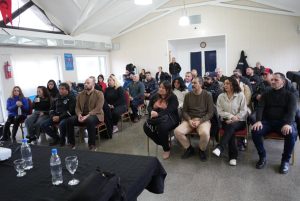 Comenzó en Puerto Santa Cruz la charla informativa sobre el Plan de Manejo del Salmón Chinook