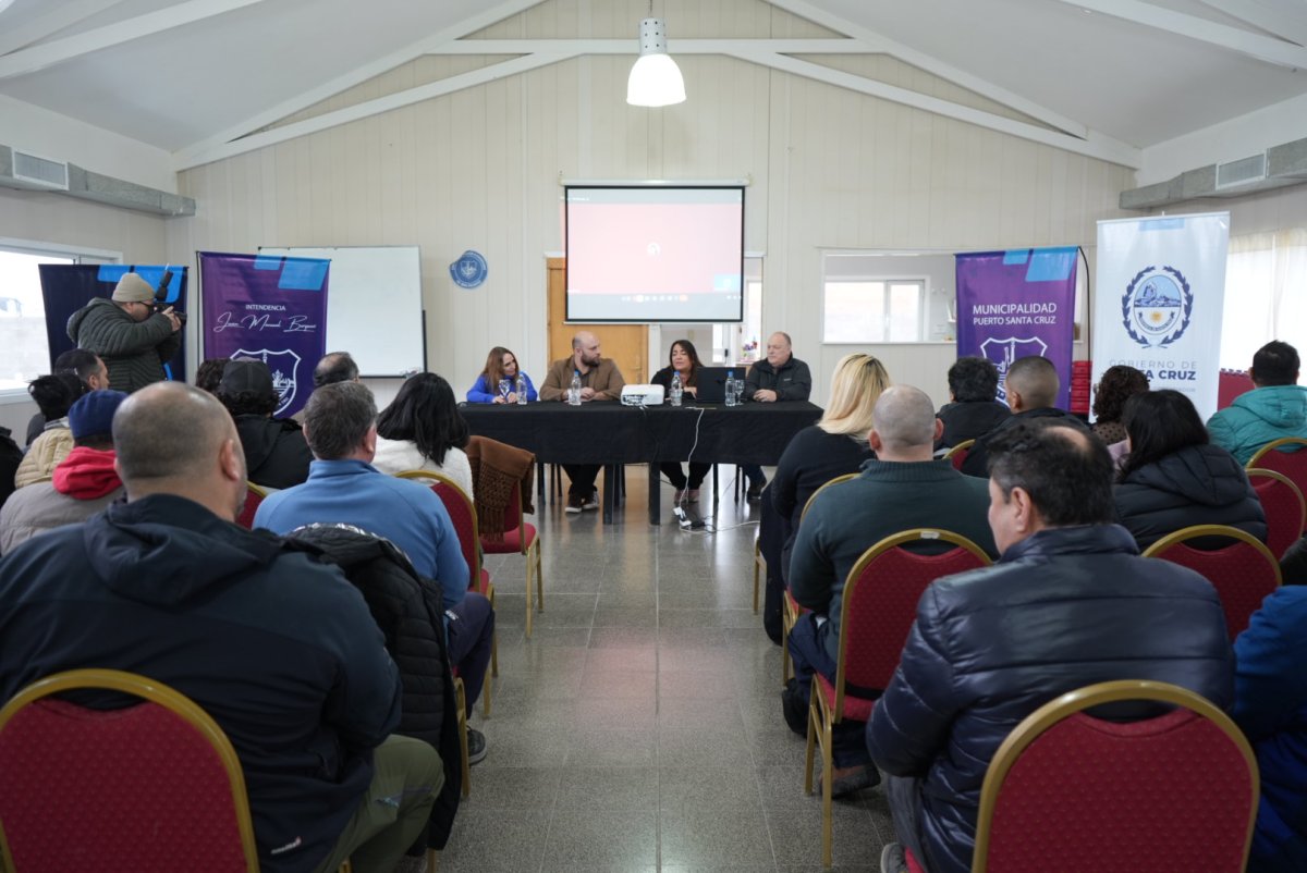 Comenzó en Puerto Santa Cruz la charla informativa sobre el Plan de Manejo del Salmón Chinook