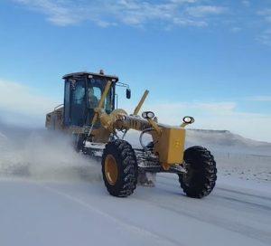 Vialidad Provincial intensifica el despeje de nieve sobre la Ruta Nacional 40 para garantizar la transitabilidad