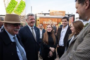 "Claudio Vidal nos pidió mostrar todo lo que produce Santa Cruz", afirmó Hugo Garay en la inauguración del stand provincial