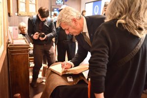 Nicolás Pino acompañó la inauguración del stand de Santa Cruz y destacó el crecimiento de la propuesta provincial