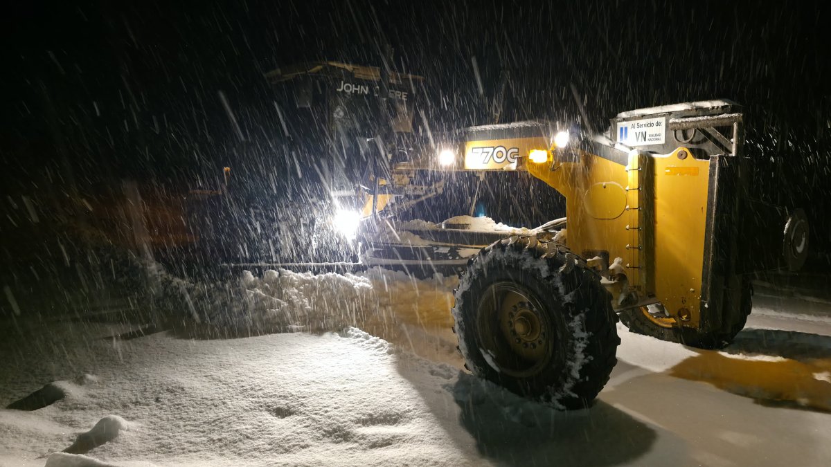 Vialidad Provincial realiza tareas de despeje de nieve en las rutas de Santa Cruz
